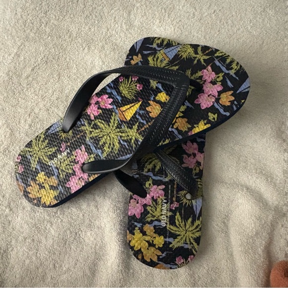 Old Navy Floral Print Flip Flops - Picture 4 of 11